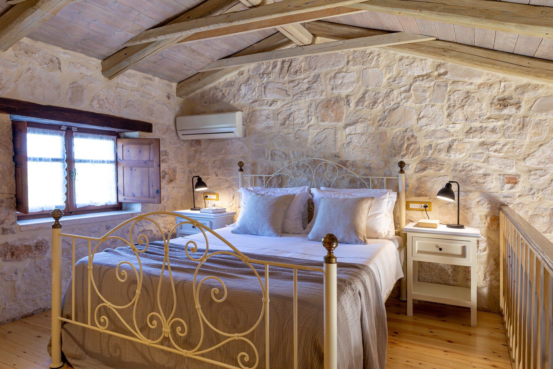 Superior Studio: bedroom
