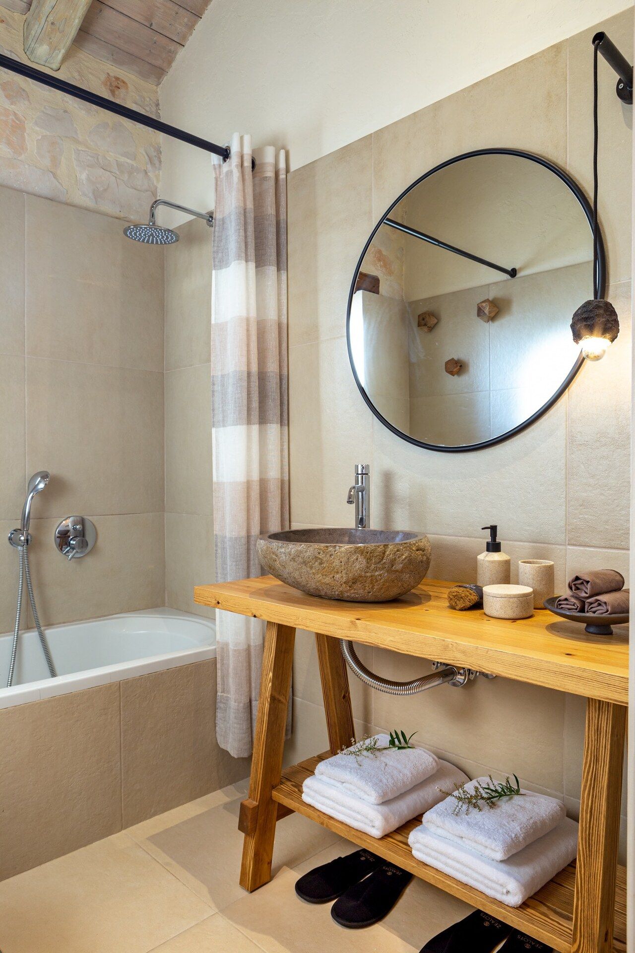 Superior Apartment: bathroom