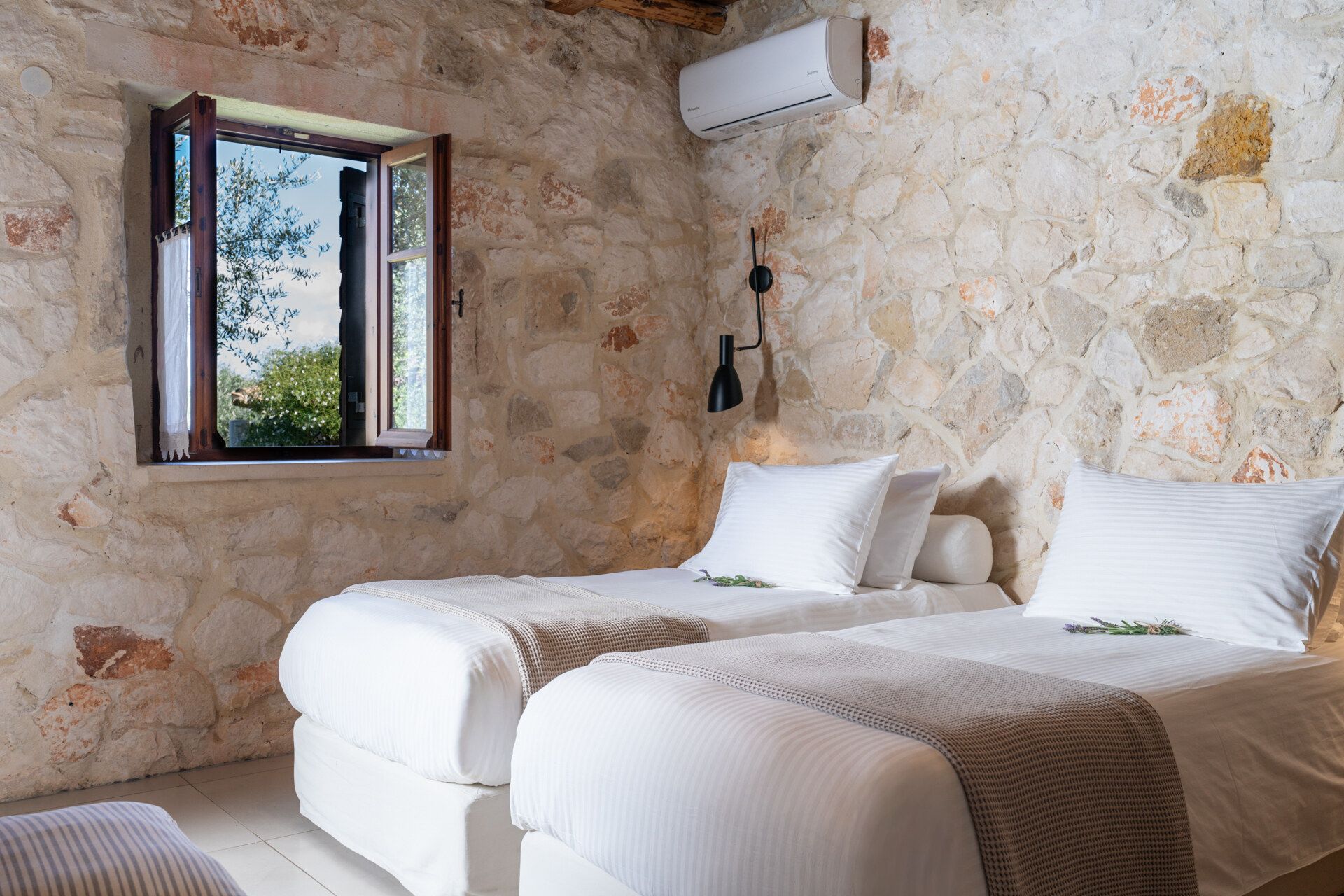 Superior Villa: bedroom