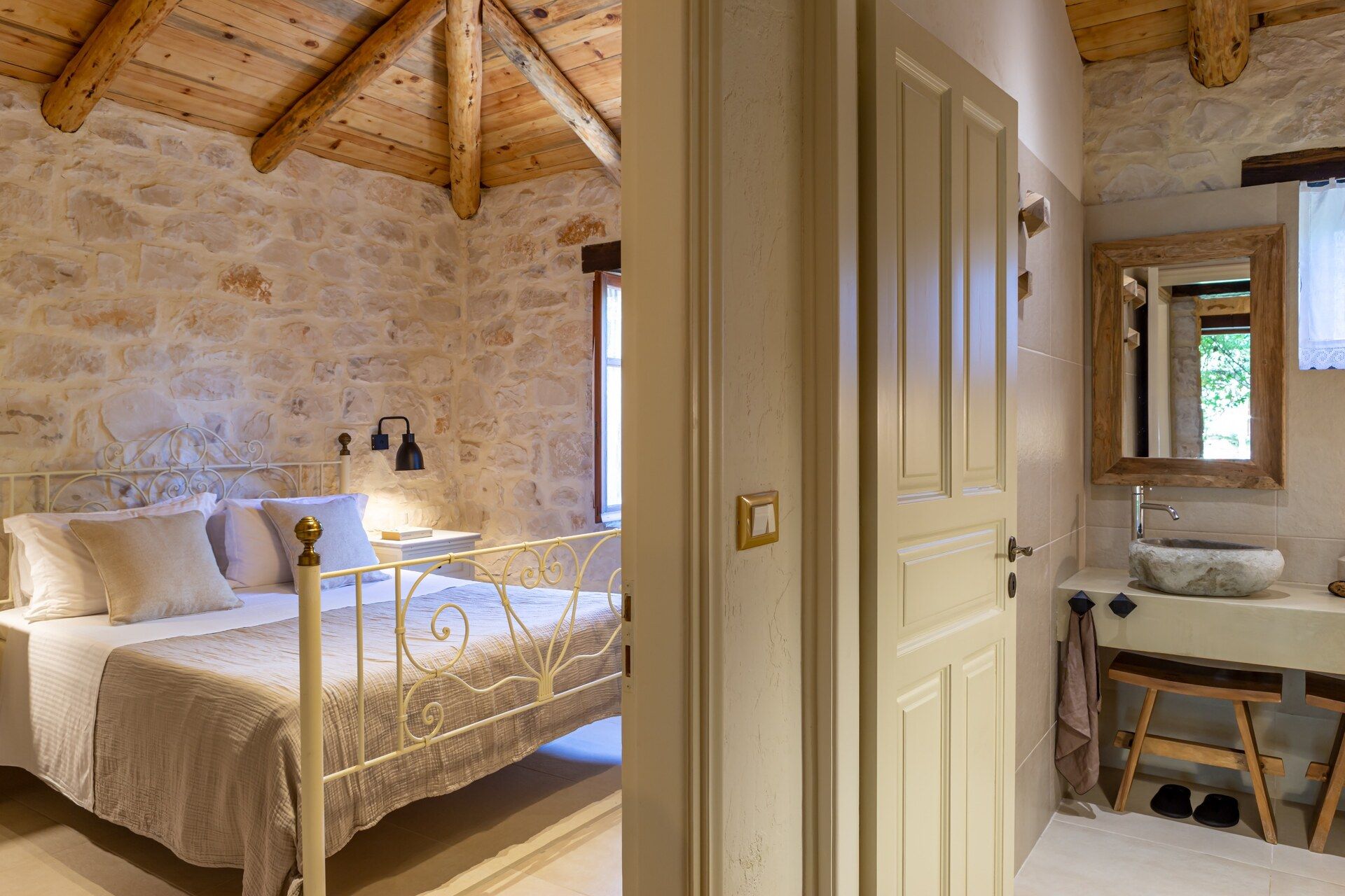 Superior Studio: bedroom
