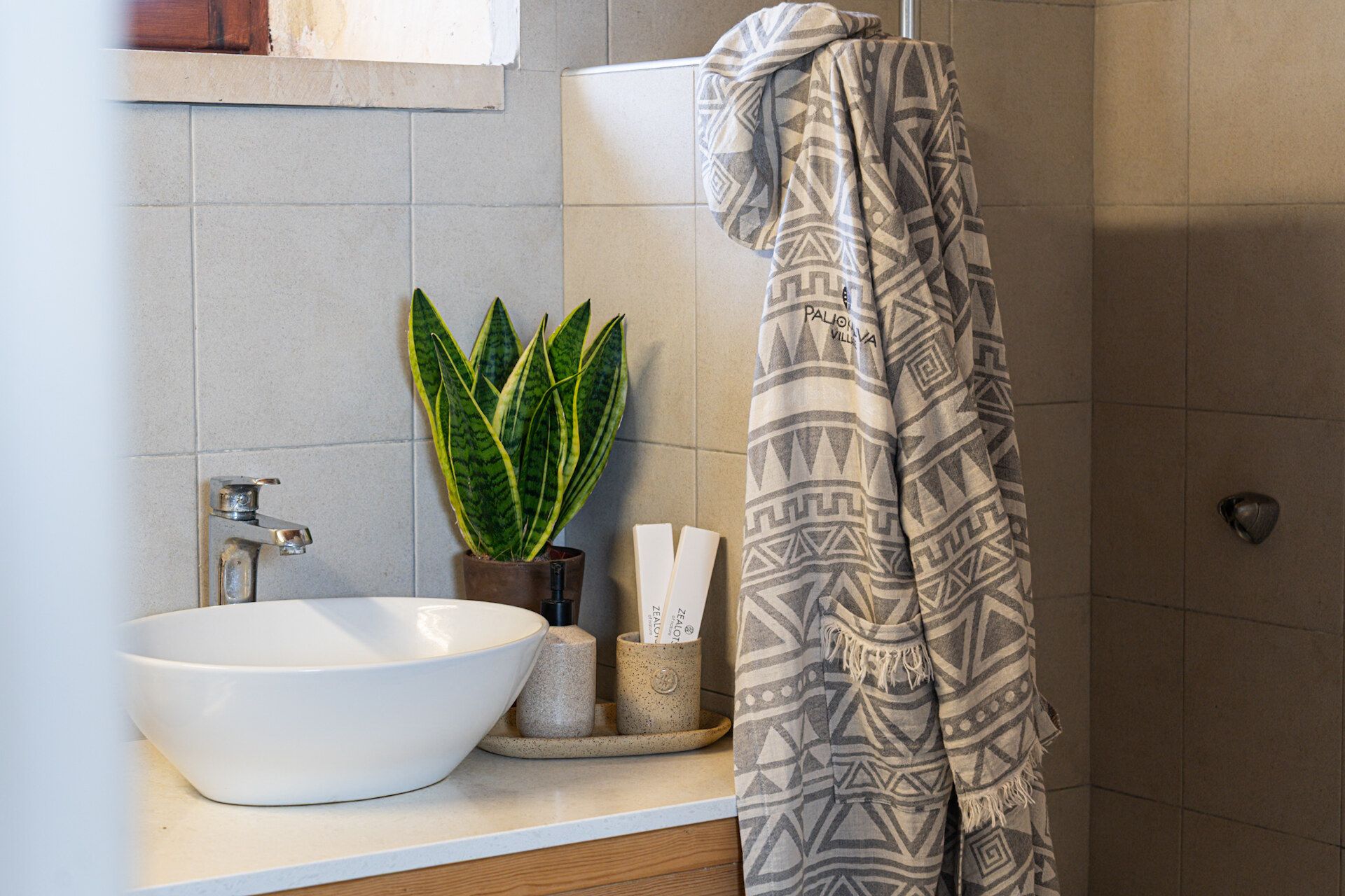 Superior Villa: bathroom
